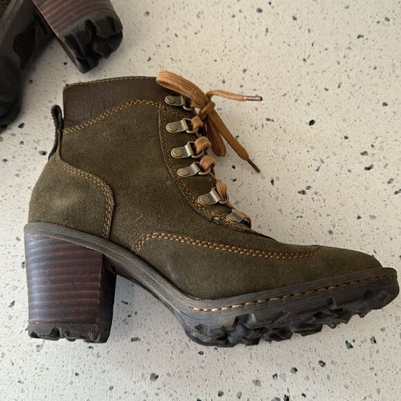 BORN Ronnie Women’s Olive Green Suede Leather Block Heel Lace Up Boots Size 6.5 - Picture 11 of 12